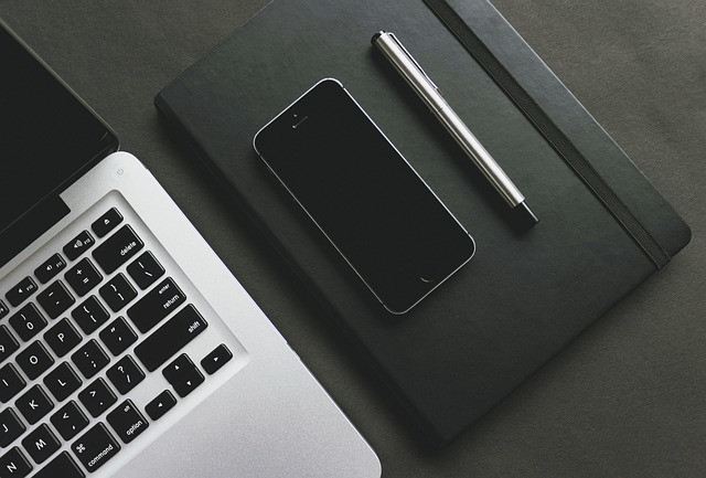 Ilustrasi pen, notebook, notepad. Foto: Pixabay