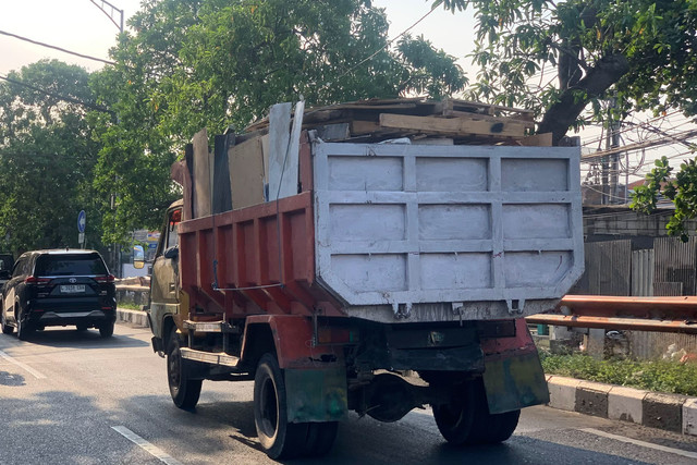 Kondisi truk sampah di Kota Surabaya, Rabu (23/9/2026). Foto:  Farusma Okta Verdian/kumparan