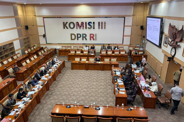 Suasana rapat dengar pendapat Komisi III DPR dengan Indonesia Millenials Center dan Dewan Pergerakan Advokat Republik Indonesia di Kompleks Parlemen, Senayan, Jakarta, Rabu (23/9/2026). Foto: Nasywa Athifah/kumparan