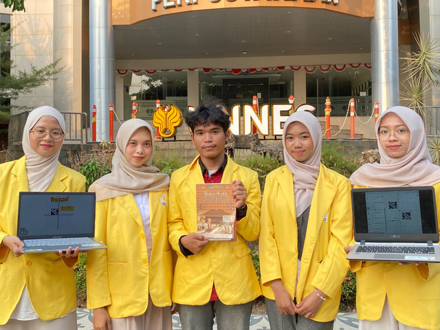 Tim Tapisphere | Pencipta Buku Ajar (Sumber: Dokumentasi Pribadi)