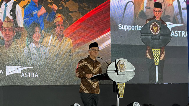 Wakil Menteri Pendidikan Dasar dan Menengah (Wamendikdasmen) Atip Latipulhayat dalam agenda Grand Launching Ekstrakurikuler Korps Kadet Republik Indonesia (KKRI) di SMKN 26, Pulogadung, Jakarta Timur, Rabu (23/9/2026). Foto: Zahira Hilman/kumparan