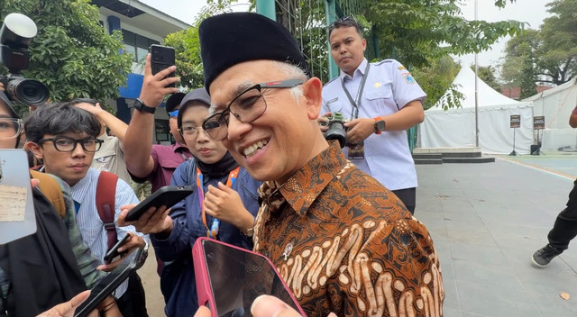 Wakil Menteri Pendidikan Dasar dan Menengah (Wamendikdasmen) Atip Latipulhayat dalam agenda Grand Launching Ekstrakurikuler Korps Kadet Republik Indonesia (KKRI) di SMKN 26, Pulogadung, Jakarta Timur, Rabu (23/9/2026). Foto: Zahira Hilman/kumparan
