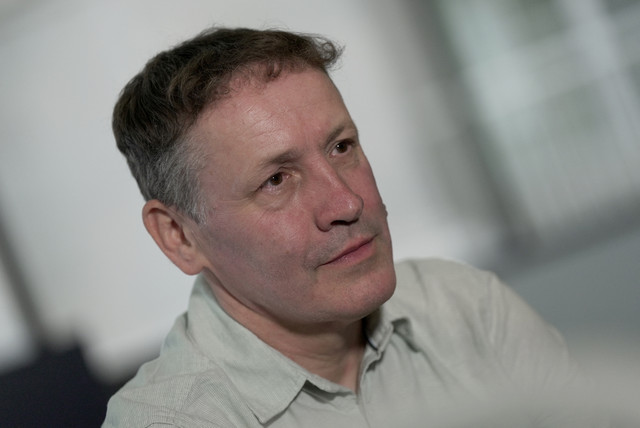 Tom Siegel, Direktur eksekutif Youth AI Safety Institute di Common Sense Media dan mantan wakil presiden bidang kepercayaan dan keamanan di Google, tampak saat wawancara di San Francisco, California, AS, Senin (21/9/2026). Foto: Nathan Frandino/REUTERS
