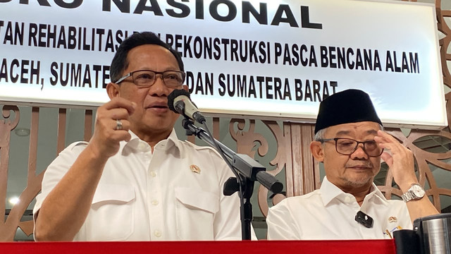 Mendagri Tito Karnavian dan Mendikdasmen Abdul Mu'ti memberikan keterangan pers bersama usai Rapat Koordinasi di Kantor Kemendagri, Jakarta, Rabu (23/9/2026). Foto: Nabilah Siti/kumparan