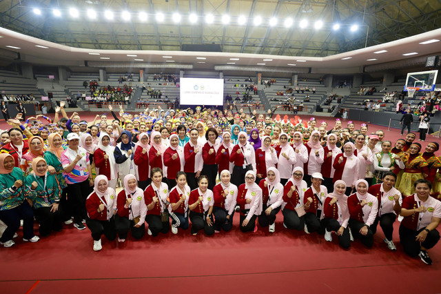 Ketua Umum TP PKK sekaligus Ketum Perwosi Tri Tito Karnavian dorong olahraga jadi bagian dari kehidupan keluarga guna wujudkan Indonesia Emas 2045 saat buka Lomba Senam Kreasi Nasional 2026 di GOR Soemantri, Jakarta, Rabu (23/9/2026). Foto: Dok. Kemendagri