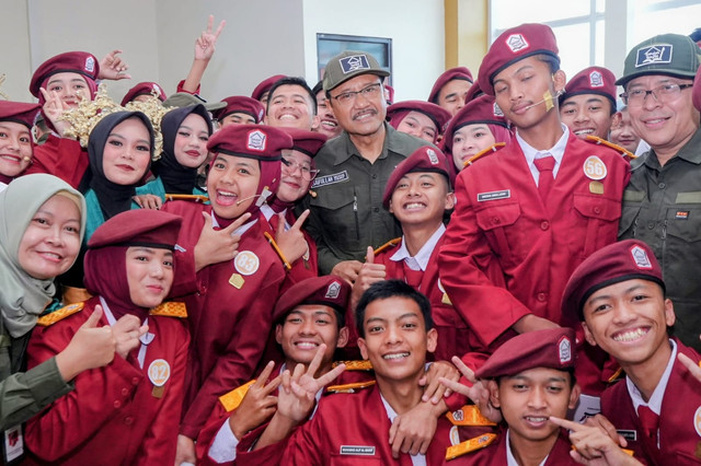 Mensos Saifullah Yusuf (Gus Ipul) buka pelatihan pengasuhan bagi 998 wali asuh dan wali asrama Sekolah Rakyat untuk kedepankan empati dan kerja dari hati di Bandung, Jawa Barat, Rabu (23/9/2026). Foto: Dok. Kemensos