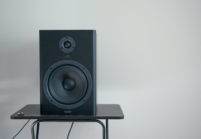 Ilustrasi speaker bass terbaik. Foto: Unsplash.