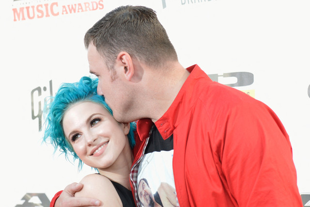 Hayley Williams dan Chad Gilbert tiba menghadiri acara Gibson Brands AP Music Awards 2014 di Rock and Roll Hall of Fame and Museum pada 21 Juli 2014. Foto: Duane Prokop/Getty Images/AFP