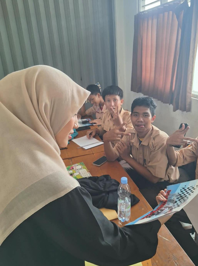 gambar ini diambil oleh penulis ketika sedang mengajar di salah satu SMA Tangerang Selatan