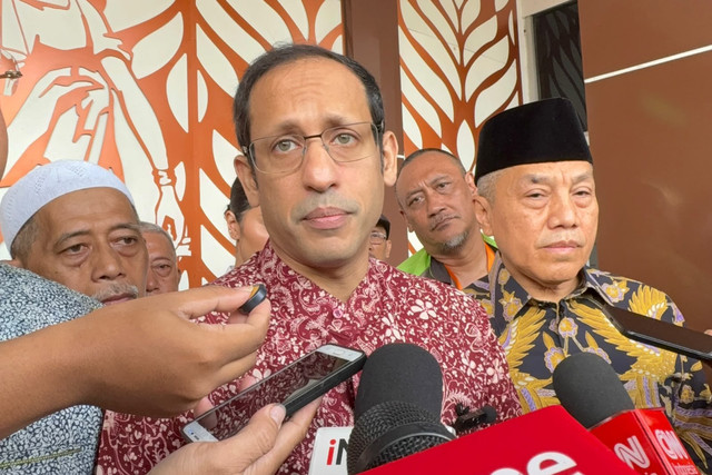 Eks Mendikbudristek Nadiem Makarim memberikan keterangan sebelum menjalani sidang banding agenda putusan terkait perkara korupsi pengadaan Chromebook, di Pengadilan Tinggi DKI Jakarta, Kamis (24/9/2026). Foto: Kevin Daniel/kumparan