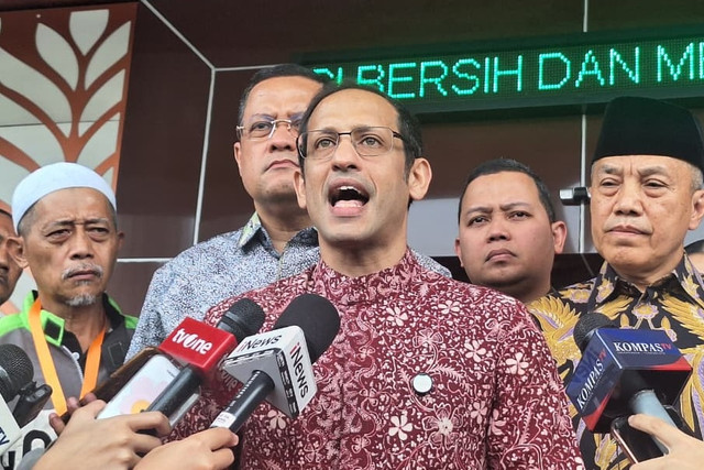 Eks Mendikbudristek Nadiem Makarim memberikan keterangan usai menjalani sidang banding agenda putusan terkait perkara korupsi pengadaan Chromebook, di Pengadilan Tinggi DKI Jakarta, Kamis (24/9/2026). Foto: Kevin Daniel/kumparan