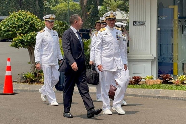 Presiden Republik Indonesia Prabowo Subianto menerima KSAL Italia atau Capo di Stato Maggiore della Marina Militare Laksamana (Admiral) Giuseppe Berutti Bergotto di Istana Negara, Kamis (24/9/2026). Foto: Zamachsyari/kumparan