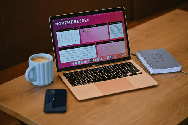 Mengelola kebiasaan bermedia sosial dimulai dari kemampuan mengatur diri sendiri. Sumber: Unsplash.
