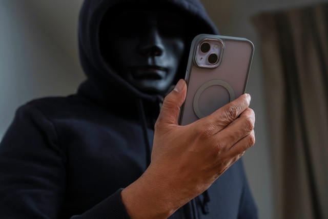 Ilustrasi hacker. Foto: Kunlathida6242/Shutterstock