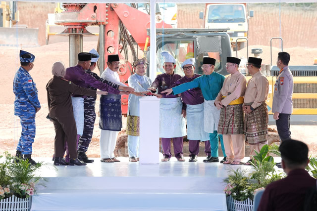 Mendagri Muhammad Tito Karnavian hadiri groundbreaking Museum dan Monumen Bahasa Nasional di Pulau Penyengat, Tanjungpinang, untuk rawat jejak sejarah bahasa Indonesia, Kamis (24/9/2026).  Foto: Dok. Kemendagri