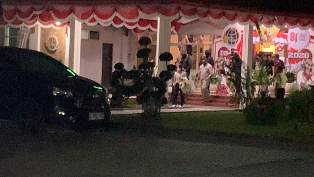 KPK usai menggeledah Kantor ATR/BPN Kanwil Jawa Timur di Jalan Gayung Kebonsari No.60, Kecamatan Gayungan, Surabaya, Kamis (24/9/2026). Foto: Farusma Okta Verdian/kumparan