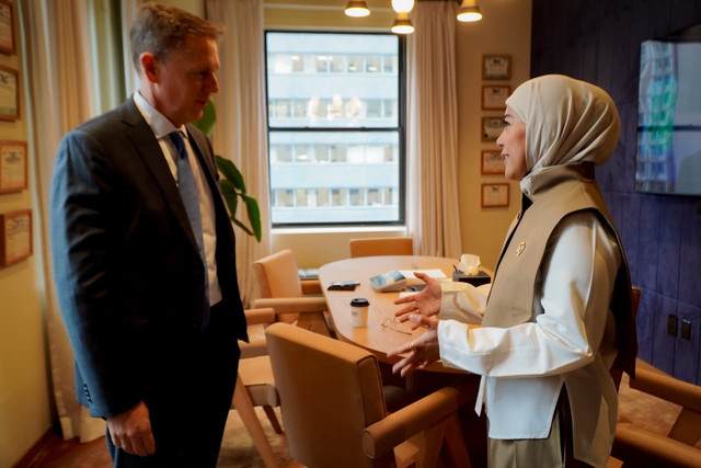 Menkomdigi Meutya Hafid bertemu pihak Meta di New York, Amerika Serikat. Foto: Komdigi.