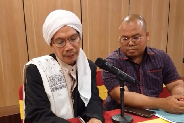 Tuan Guru H. Muhammad Imanuddin Sumar saat Konferensi Pers. Foto: Dok. Istimewa