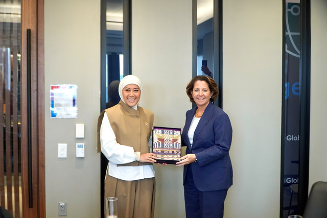 Menteri Komunikasi dan Digital Meutya Hafid dalam pertemuan bilateral dengan President Microsoft Global Affairs Lisa Monaco di New York, Amerika Serikat, Rabu (23/09/2026). Foto: Dok. Komdigi
