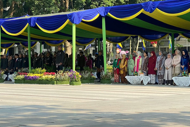 Suasana pada upacara peringatan Hari Jadi Kota Bandung ke-216 di Balai Kota Bandung, Jumat (25/9/2026). Foto: Abisatya/kumparan