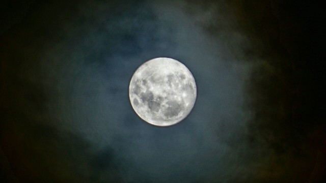 Bulan Purnama. Foto: Jamal Ramadhan/kumparan