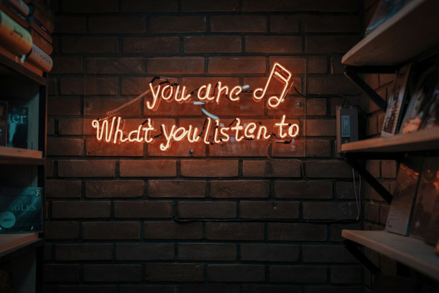 Ilustrasi Makna Lagu Seperti Matematika Ahelas, Foto: Unsplash/Mohammad Metri