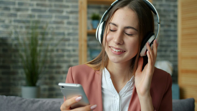 Ilustrasi Makna Lagu Kidung Chrisye, Foto: Unsplash/Vitaly Gariev