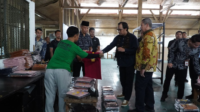 jajaran bappenas meninjau pembinaan kemandirian di Lapas Yogyakarta