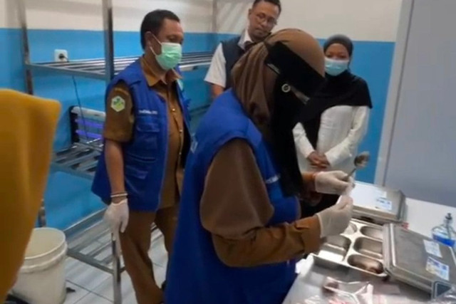 Dinkes Kabupaten Takalar, Sulsel menemukan adanya kandungan bahan berbahaya boraks pada menu MBG yang diberikan kepada sejumlah murid sekolah di Kabupaten Takalar, Sulawesi Selatan, Senin (21/9/2026). Foto: Dok. Dinkes Takalar
