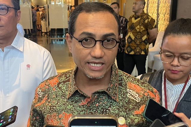 Anggota Dewan Komisioner OJK Hasan Fawzi yang juga merangkap Kepala Eksekutif Pengawas Pasar Modal, Keuangan Derivatif OJK di Gedung BEI, Jakarta Selatan, Jumat (25/9/2026). Foto: Widya/kumparan