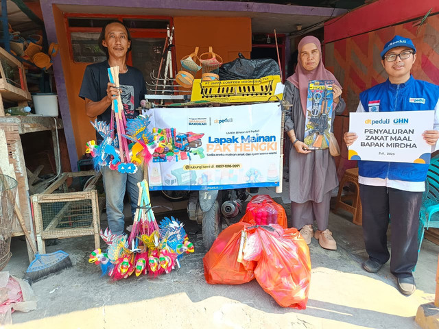Penyaluran Dana Zakat untuk Program Modal Usaha Program Warung Barokah (Sumber: DT Peduli)