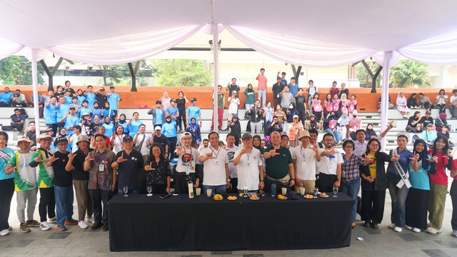 Foto bersama di kegiatan World Cleanup Day (Sumber: Unika Atma Jaya)