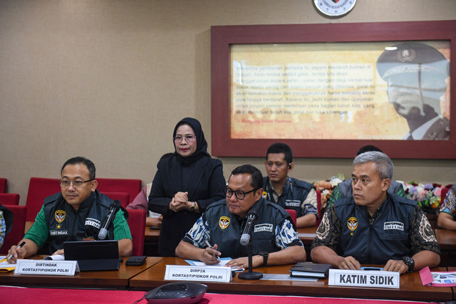 Kortastipidkor Polri memberikan keterangan terkait dugaan tindak pidana korupsi pengurusan PBG di Kabupaten Gowa, Sulsel di Mabes Polri, Jakarta, Jumat (25/9/2026). Foto: Muhammad Adimaja/ANTARA FOTO