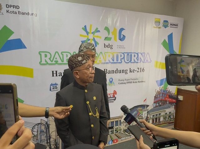 Ketua DPRD Kota Bandung Asep Mulyadi dorong Pemkot Bandung tingkatkan respons cepat terhadap keluhan warga dan perkuat integrasi pembangunan di HUT Kota Bandung ke-216, Jumat (25/9/2026).  Foto: Dok. DPRD Kota Bandung