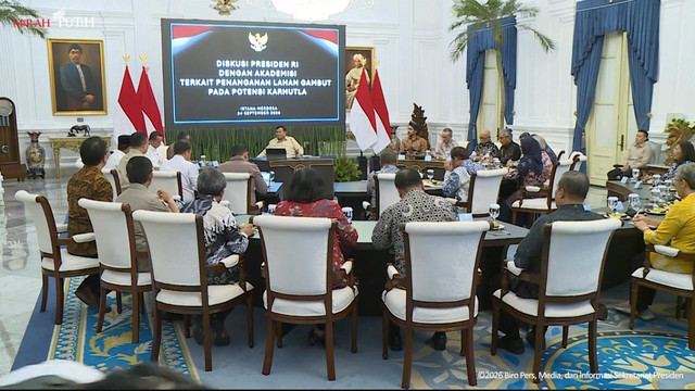 Diskusi Presiden RI dan Akademisi Terkait Penanganan Lahan Gambut pada Potensi Karhutla, Kamis (24/9/2026). Foto: YouTube/ Sekretariat Presiden