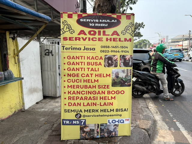 Aqila Service Helm di Pasar Minggu, Jakarta Selatan. Foto: Alvian Yoga Yulianto/kumparan