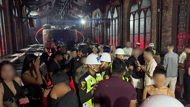 Kantor Imigrasi Ngurah Rai amankan empat WNA asal Mesir, Rusia, dan Nigeria di Canggu dalam razia gabungan karena salahgunakan izin tinggal sebagai DJ dan overstay, Kamis (24/9/2026). Foto: Dok. Kementerian Imigrasi