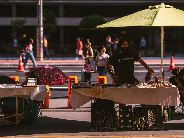 Ilustrasi berjualan di trotoar jalan. Foto: Bruno Makori/pexels.