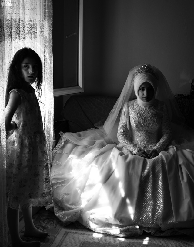 stop child marriage Foto oleh Enes Ersahin dari Pexels: https://www.pexels.com/id-id/foto/hitam-dan-putih-hitam-putih-hitam-putih-hitam-putih-5311999/