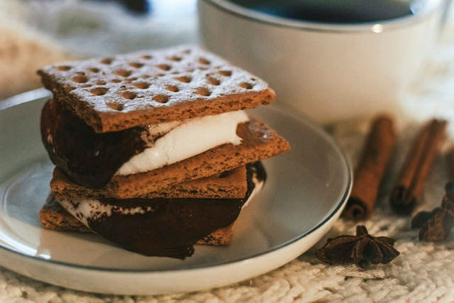 ilustrasi munchies artinya. unsplash/Mikki Speid
