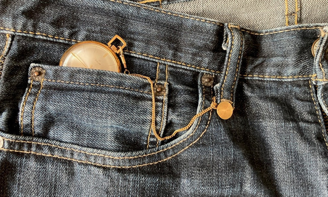 Ilustrasi Trousers Artinya. Foto: Unsplash/Tomas Martinez