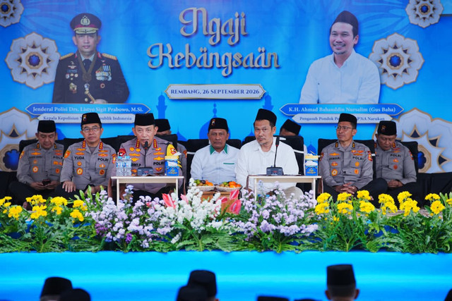Kapolri Jenderal Polisi Listyo Sigit Prabowo tekankan pentingnya sinergi antara ulama dan umara dalam membangun bangsa saat hadiri Ngaji Kebangsaan bersama Gus Baha di Rembang, Jawa Tengah, Sabtu (26/9/2026). Foto: Dok. Polri