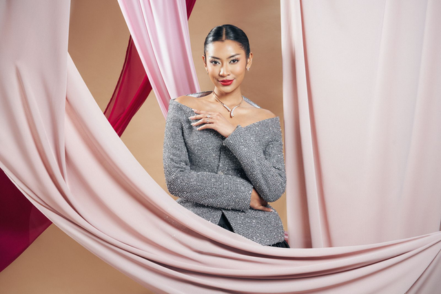 Agnes Rahajeng untuk Role Model kumparanWOMAN. Photographer: Winston Gomez. Makeup & Hairdo: Mustika Ratu Team. Wardrobe: Yosafat Dwi Kurniawan. Accessories: Frank & co. Location: 11.11 Studio
