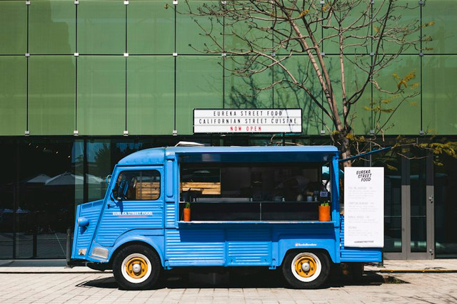 Ilustrasi Food Truck adalah apa? . Foto: Unsplash/Ryan Waring