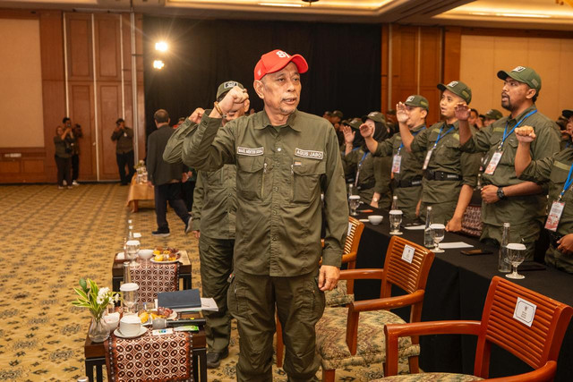 Wakil Menteri Sosial Agus Jabo Priyono sebut wali asuh dan wali asrama sebagai ujung tombak pembentukan karakter siswa Sekolah Rakyat saat tutup pelatihan di Yogyakarta, Sabtu (26/9/2026).  Foto: Dok. Kemensos
