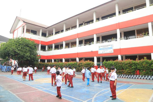 Suasana SDN Tangerang 6, Sukarasa, Kecamatan Tangerang, Kota Tangerang, Provinsi Banten. (Sumber : Arsip) (MUHAMMAD FIRDAUS SULAIMAN)Read more at: https://tangerangkota.go.id/berita/detail/68703/antisipasi-dampak-abu-vulkanik-bunda-paud-kota-tangerang-minta-orang-tua-untuk-dampingi-anak-di-rumah?isv=share_linkDownload aplikasi TangerangLive : https://tlive.tangerangkota.go.id/api/link