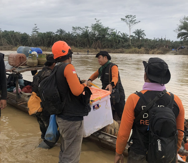 Perjalanan respon menuju Desa Sekumu. Foto Rafi Mulyawan