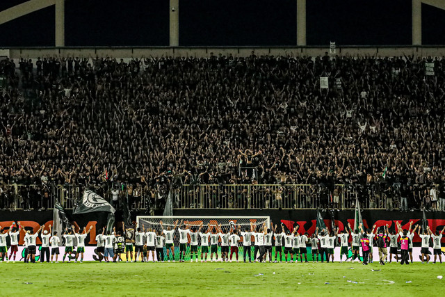 Suporter PSS Sleman memenuhi Tribun Selatan Stadion Maguwoharjo Foto: Faiz Zaydan/@fotofotofaiz