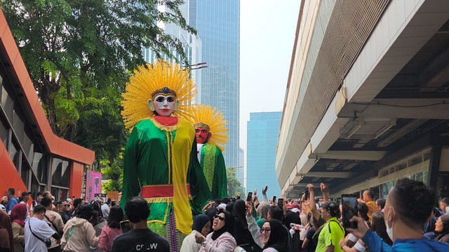 Ondel-ondel hadir dalam acara Jakarta Penuh Warna (JPW) di Car Free Day (CFD) HR Rasuna Said, Jakarta Selatan, Minggu (27/9/2026). Foto: Aditya Nugraha/kumparan