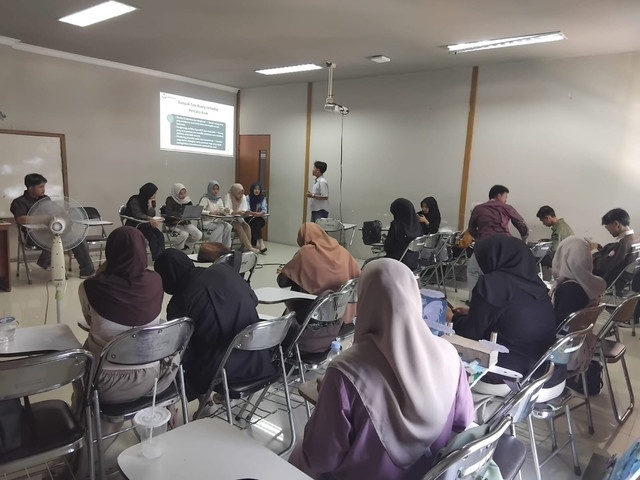 Guru Perempuan, Kelas Pertama Literasi Bangsa
